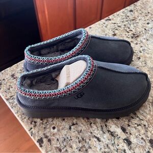 Ugg Tasman slippers women size 7